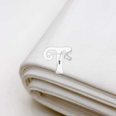 Tecido branco dobrado com textura fina