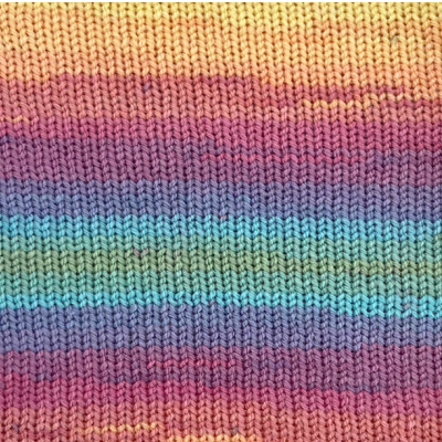 Tecido de malha colorido com riscas horizontais