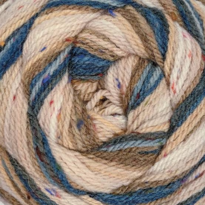Novelo de lã colorida com tons bege, castanho e azul