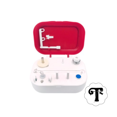 Caixa de ferramentas eletrónicas branca com tampa vermelha aberta e componentes