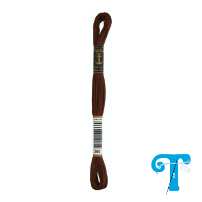 Novelo de linha castanha para bordar com etiquetas preto e branco