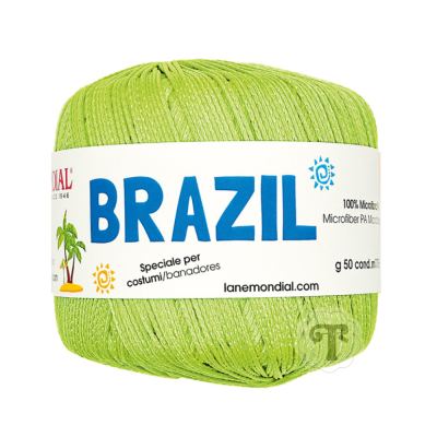 Novelo de fio verde claro com rótulo branca escrito BRAZIL