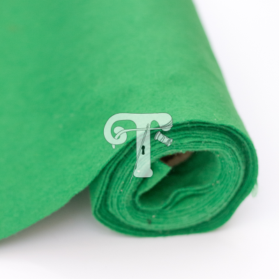 Rolo de tecido verde enrolado