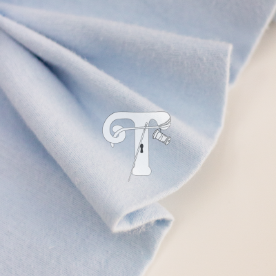 tecido azul claro com textura suave e padrão liso