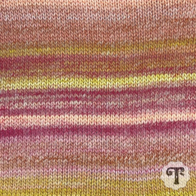 Tecido de malha listrado colorido com textura visível