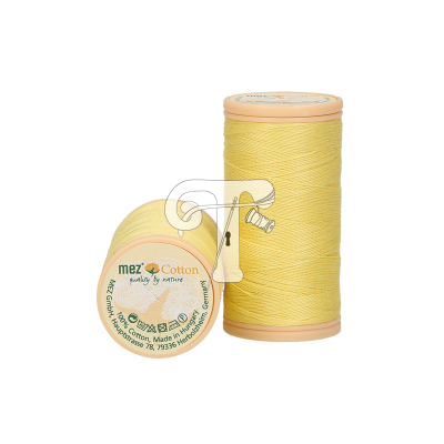 Dois carretéis de linha de algodão amarela da marca mez com rótulo detalhado