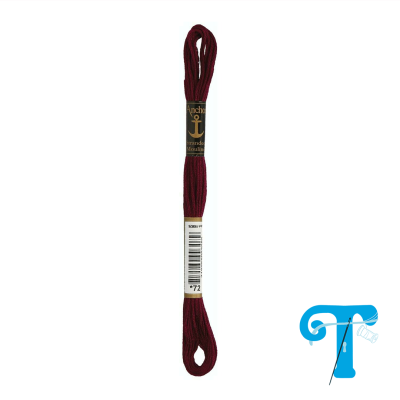 Fio de bordar vermelho escuro com etiqueta preta e dourada