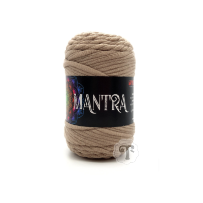 Novelo de fio grosso castanho claro com etiqueta preta MANTRA