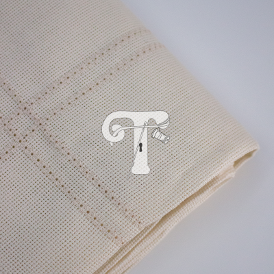 tecido cru perfurado com padrão de quadrados e linhas pontilhadas