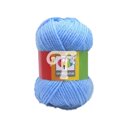 Novelo de lã azul claro com etiqueta multicolorida miltons