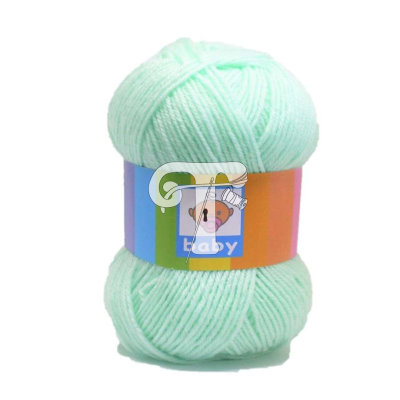Novelo de fio verde água com etiqueta colorida 'baby' e ursinho