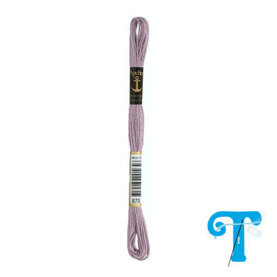 Novelo de fio para bordar lilás com rótulo preto e branco.