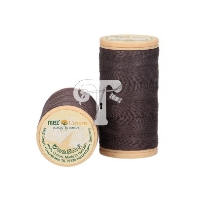 Dois carretéis de linha preta de algodão com rótulos brancos