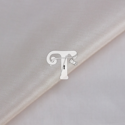 Tecido branco translúcido sobre fundo branco com símbolo branco ao centro