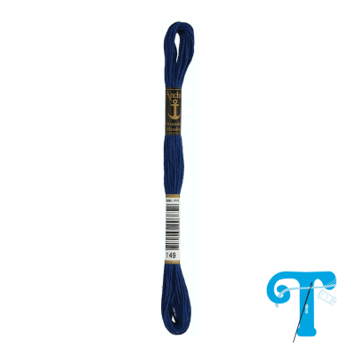 Linha de bordar Anchor azul escuro com etiqueta e código 149 em fundo branco e azul.