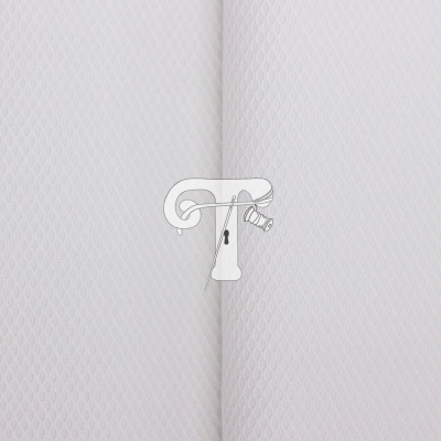 tecido branco com padrão geométrico texturizado em close-up