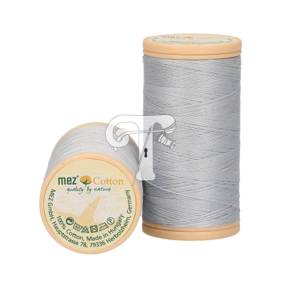 Dois carretéis de linha de costura de algodão cinza claro com tampas bege