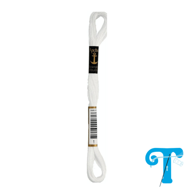 Novelo branco de linhas para bordar Anchor com rótulos e código de barras.