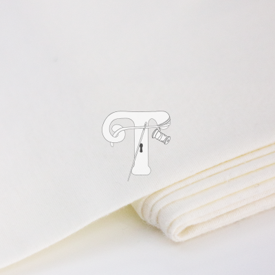 tecido branco liso com dobra e textura suave