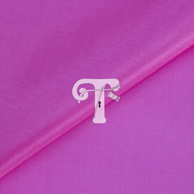 Tecido rosa fúcsia fino e liso dobrado