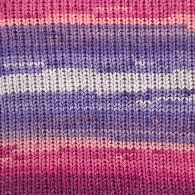 tecido de malha listrado em rosa, roxo e branco