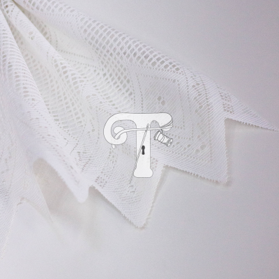 tecido branco de renda com bordas em zig-zag e padrão translúcido