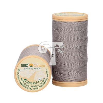 Rolos de linha de costura cinza Mez Cotton com etiquetas na parte superior