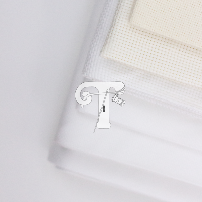 Tecidos brancos com várias texturas empilhados