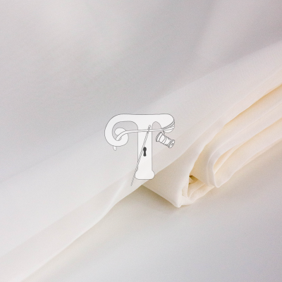 Tecido branco dobrado com textura lisa