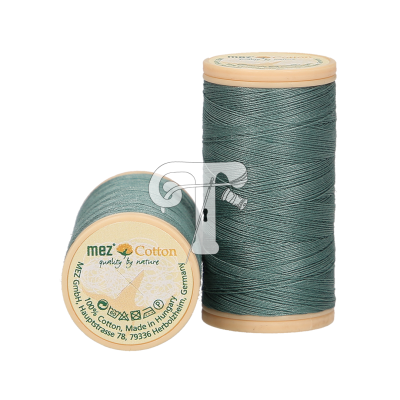 Duas bobinas de linha de algodão azul esverdeado da marca mez