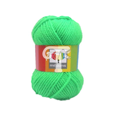 Novelo de lã verde fluorescente com etiqueta colorida