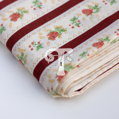 Tecido com padrão floral e riscas bordô
