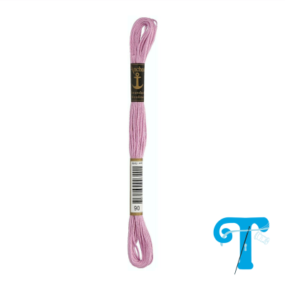 Fio para bordado rosa claro com etiquetas e fundo branco