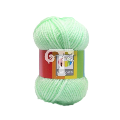Novelo de lã verde claro com etiqueta colorida e texto miltons