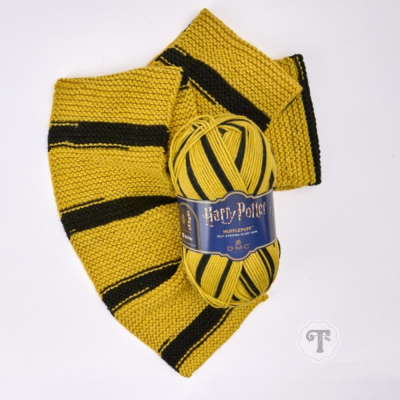 Novelo de lã Harry Potter Hufflepuff amarelo e preto com peça de malha