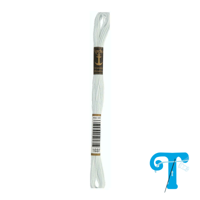 Barbante branco da marca Anchor com etiqueta preta e dourada sobre fundo branco