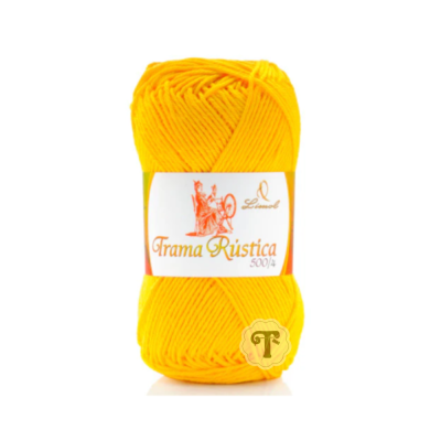 Novelo de fio amarelo com etiqueta Trama Rústica