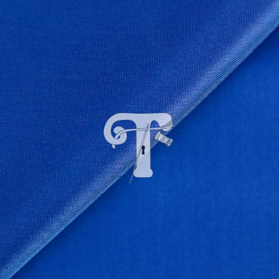 tecido azul com textura e detalhe dobrado em dois tons