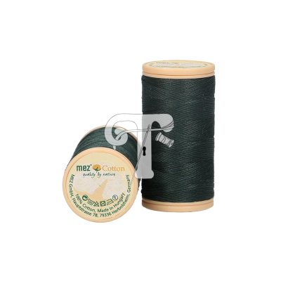 Dois carretéis de linha de algodão escuro com rótulos e tampas castanhas claras