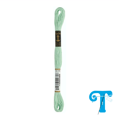 Fio de bordado verde menta com etiqueta preta e dourada e código de barras