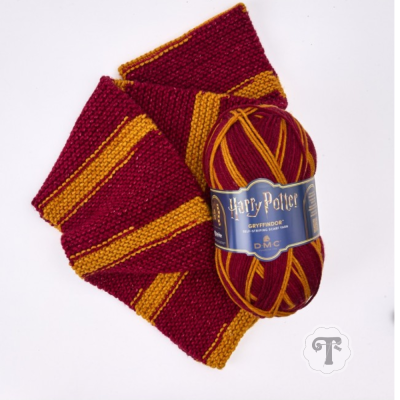 Novelo de lã Harry Potter vermelho e amarelo com cachecol tricotado