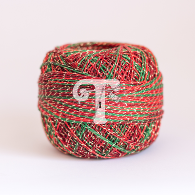 Rolo de fio trançado colorido vermelho, verde e dourado