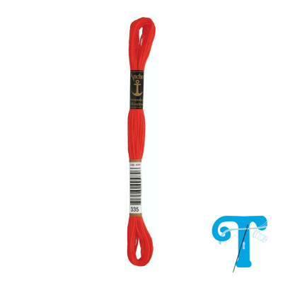 Novel de fio mouline vermelho com rótulos pretos e brancos