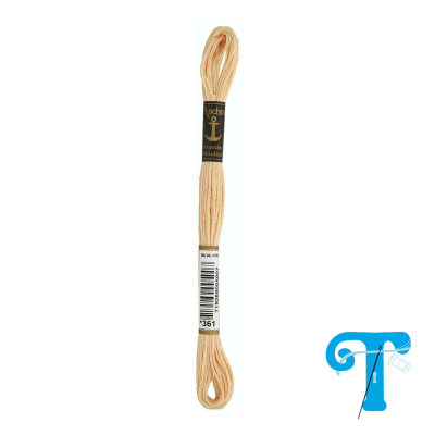 Novelo de linha para bordado cor bege claro com etiqueta preta.