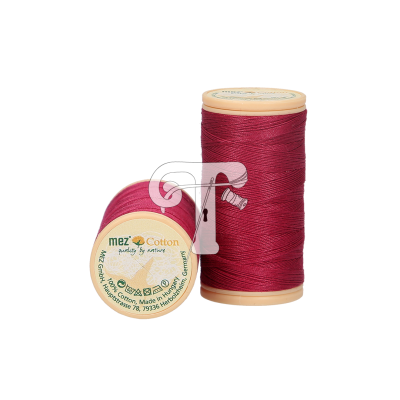 Carretéis de linha de costura vermelha com etiquetas mez Cotton