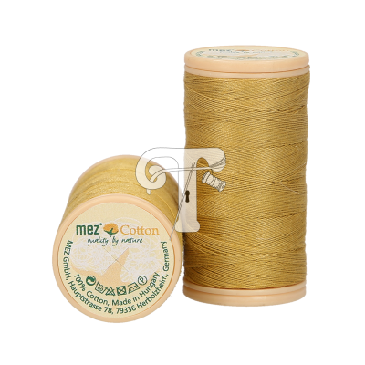 Dois carretéis de linha dourada de algodão Mez Cotton com rótulos brancos e bege