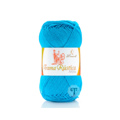 Novelo de lã azul claro com etiqueta branca e amarela