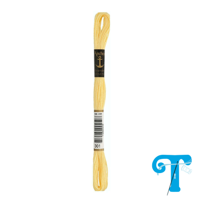 Skein de linha de bordar amarelo claro com etiquetas pretas e branca