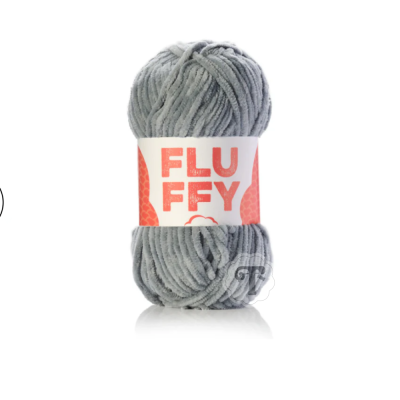 Novelo de lã cinzenta com rótulo FLUFFY em fundo branco