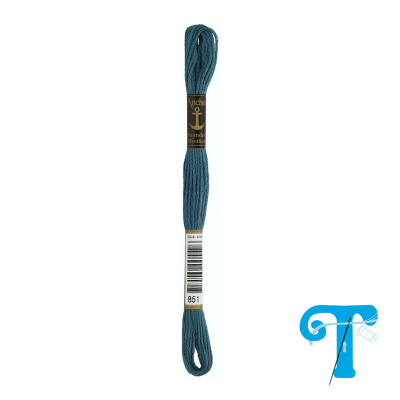 Bobine de fio azul para bordado da marca Anchor com etiquetas e código 851